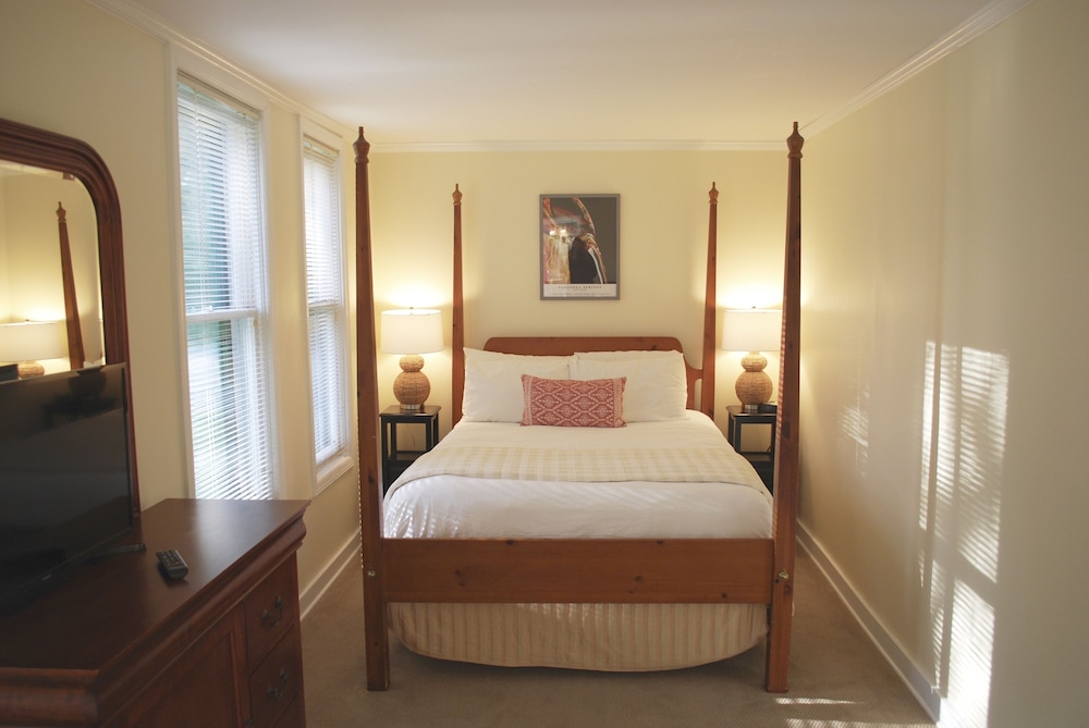 Deluxe Double Room, Ensuite (Queen with Porch #19) - Photo 2