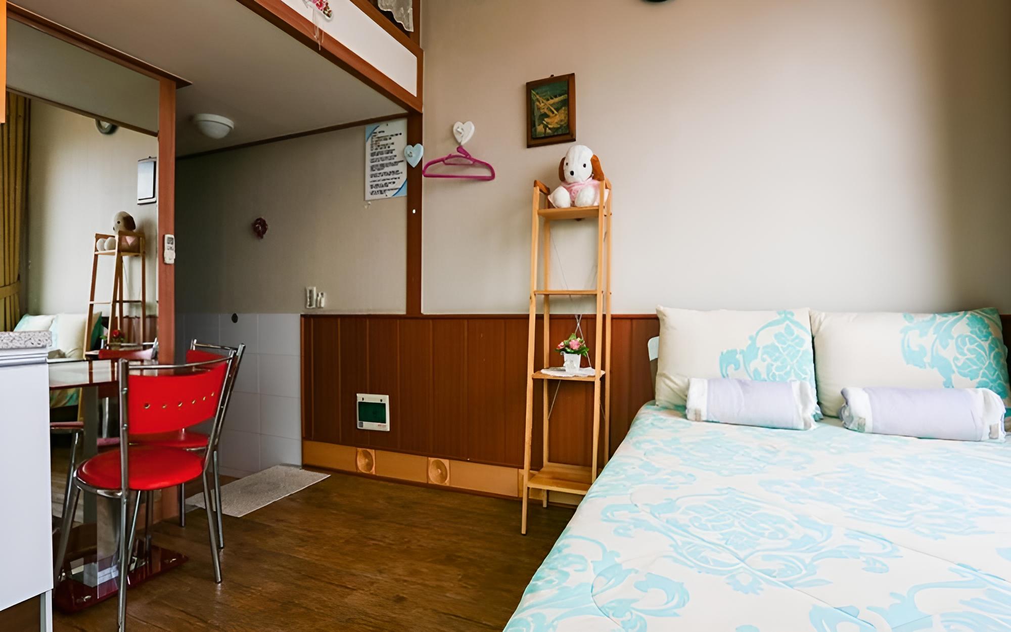 Room (Love (Duplex)) photo 2