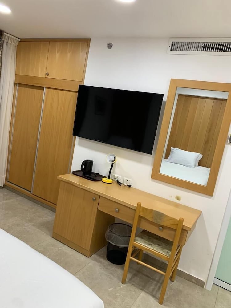 Premium Triple Room - Photo 12