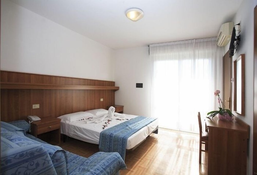 Family Quadruple Room, Multiple Beds - Photo 2