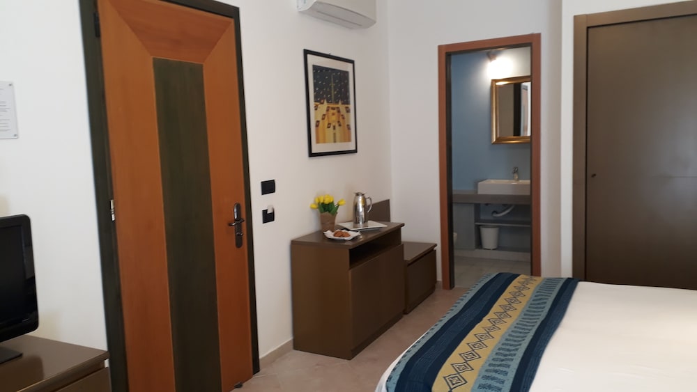 Superior Double or Twin Room, Sea View - Photo 4
