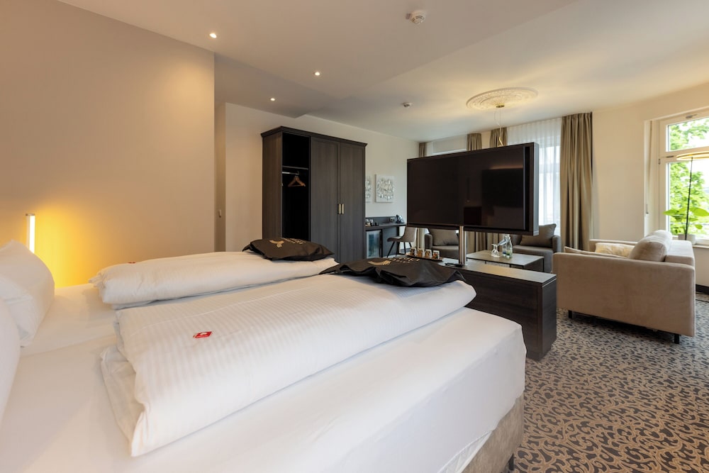 Business Double Room, 1 Queen Bed - Photo 2