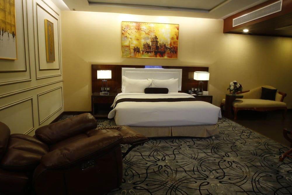 Executive Suite, 1 King Bed (Executive Suite) - Photo 1