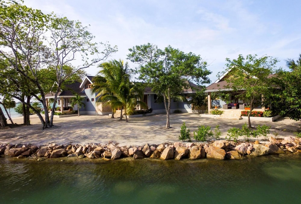 Villa photo 3