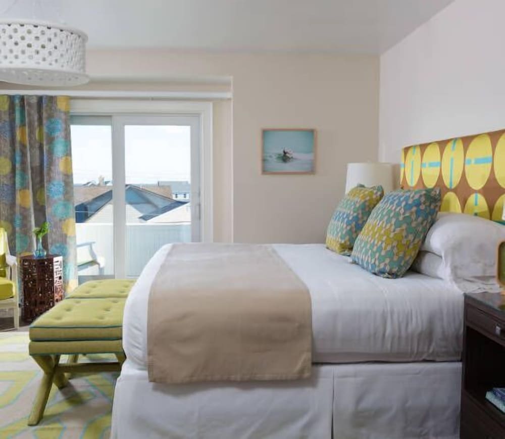 Ocean Deluxe King with Balcony photo 2