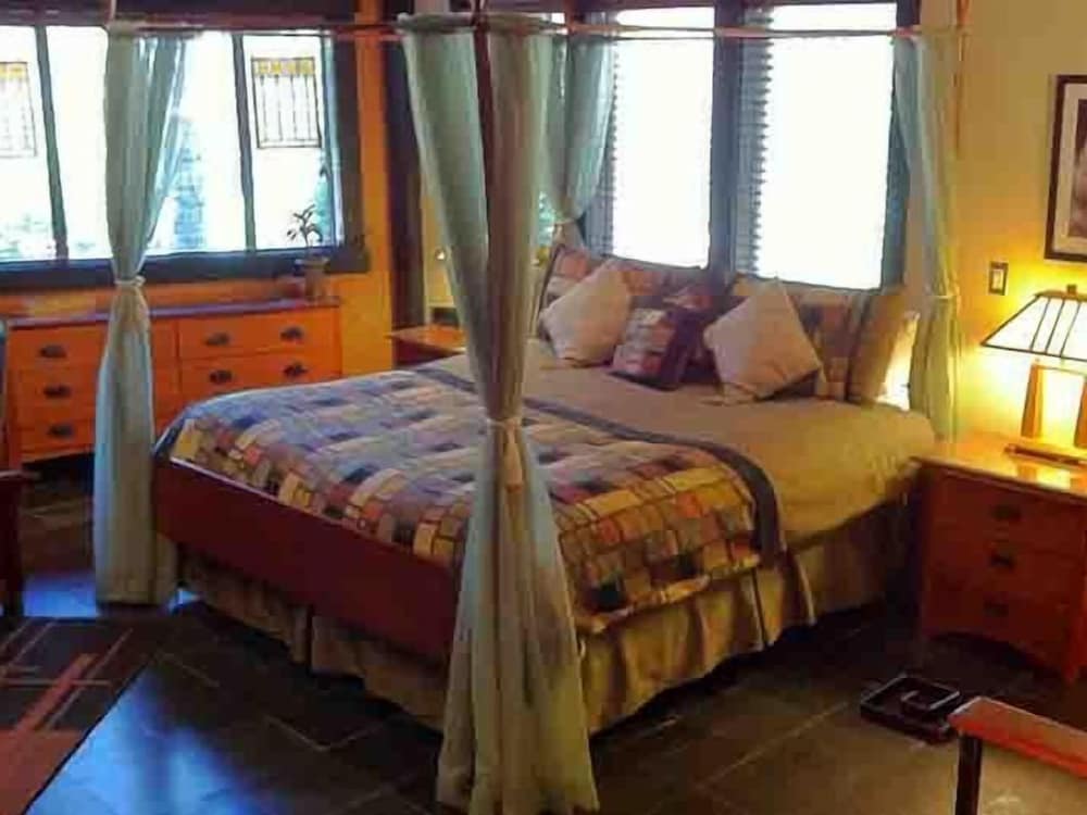 Premium Suite, Ensuite (Red Rock Crossing King Su) photo 2