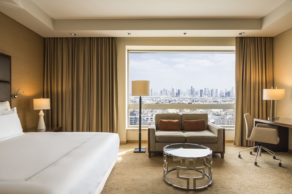 Deluxe Room, 1 King Bed, City View