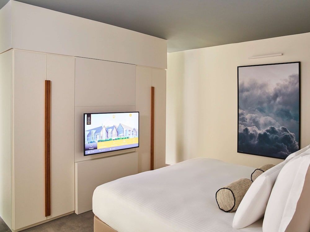 Junior Suite, 1 King Bed with Sofa bed (Patio View) - Photo 1
