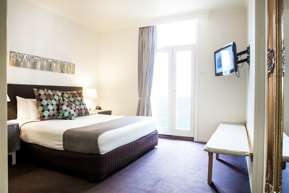 Deluxe Room, 1 King Bed, City View