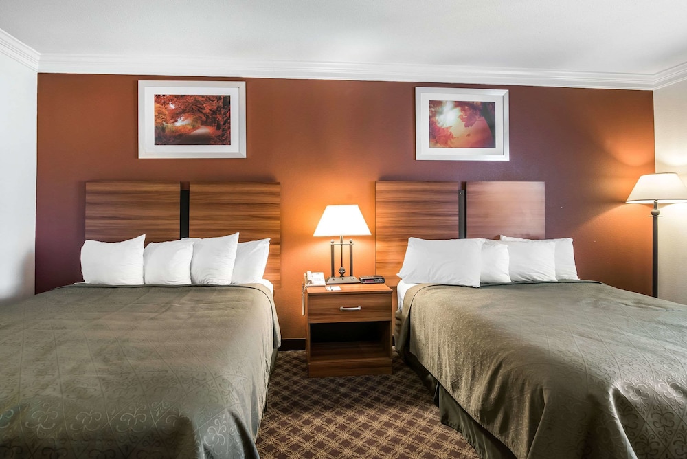 Standard Room, 2 Queen Beds, Non Smoking photo 3