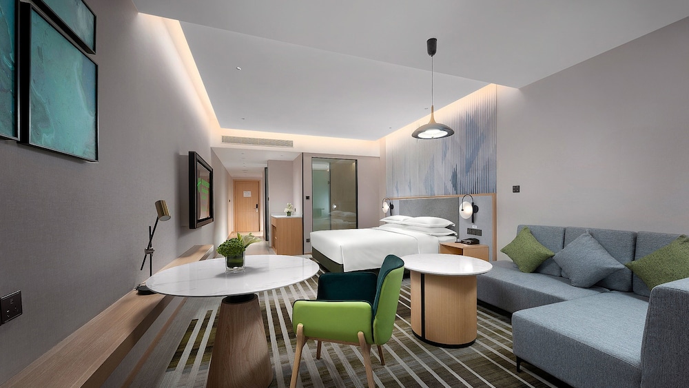 Standard Room, 1 King Bed, Balcony