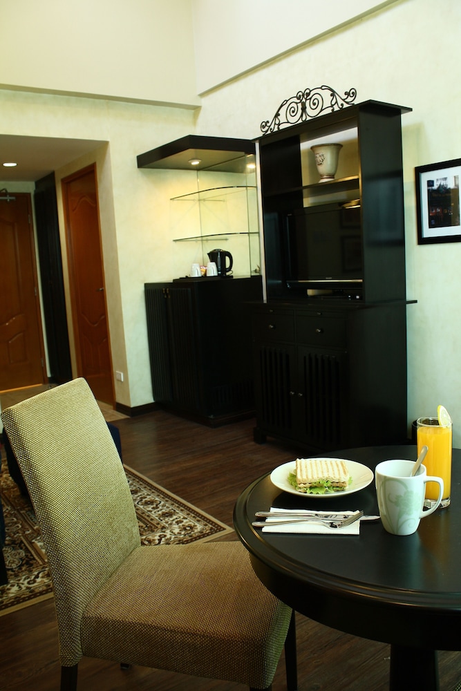 Suite, 2 Bedrooms - Photo 5