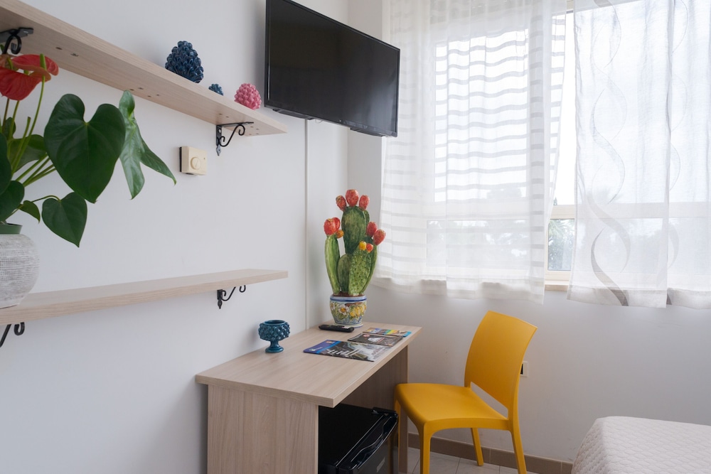 Double Room, Ensuite, Sea View - Photo 2