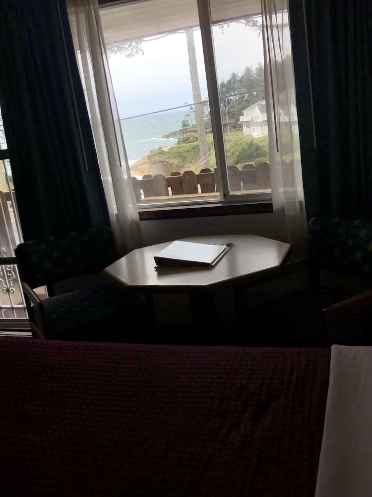 Standard Room, 1 Queen Bed photo 1