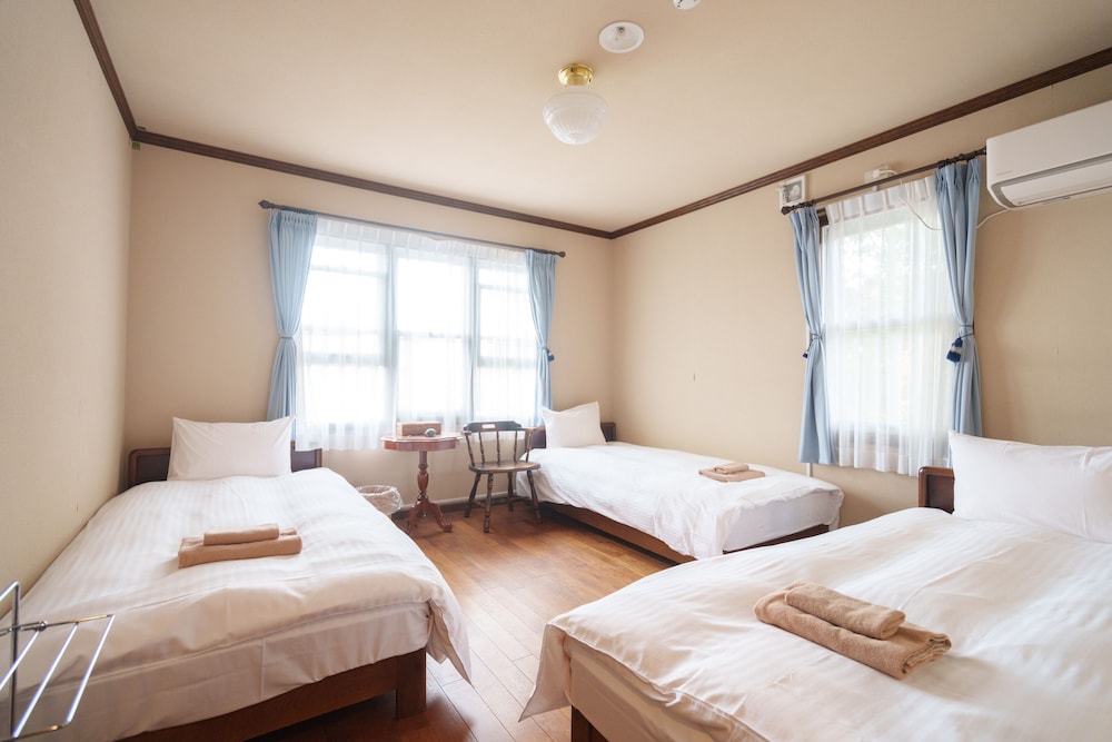 Deluxe Triple Room, Shared Bathroom photo 2