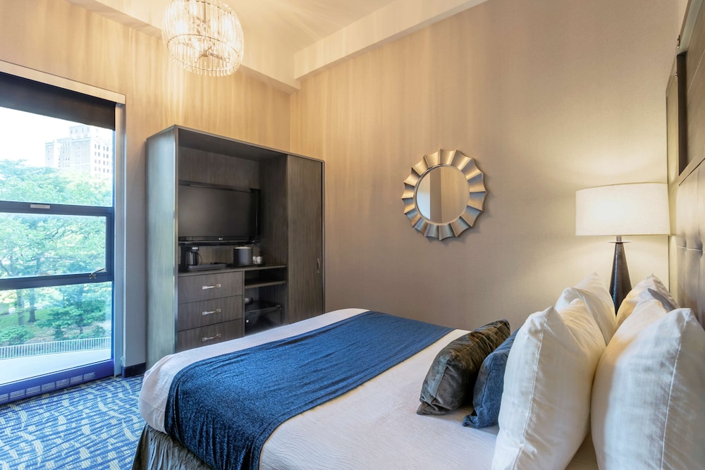 Standard Room, 1 Queen Bed, Non Smoking, Refrigerator - Photo 5