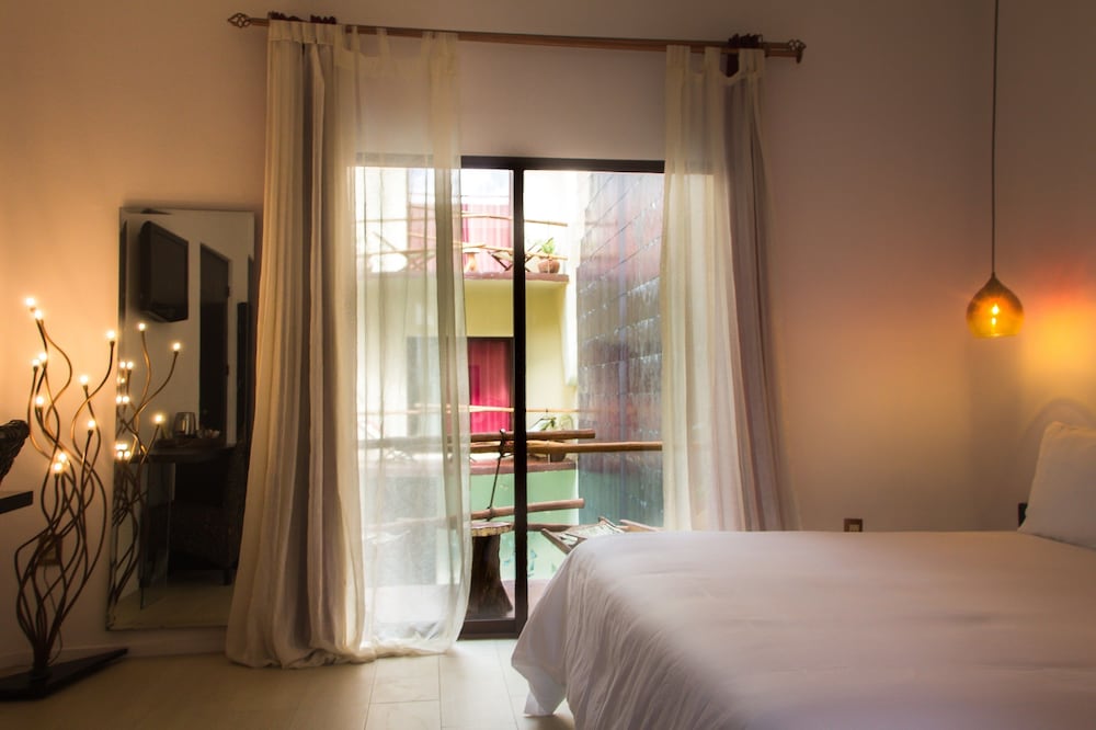 Deluxe Double Room, 1 King Bed, Pool View - Photo 13