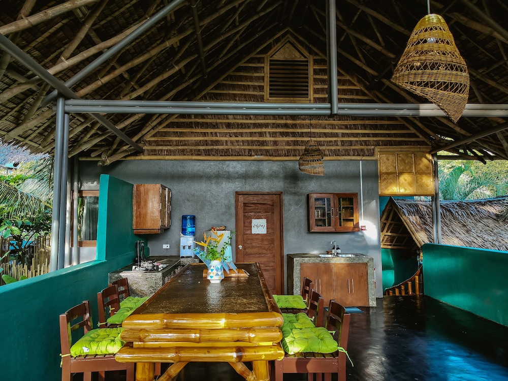 Traditional Loft Studio, 1 King Bed, Kitchenette, Garden View photo 3