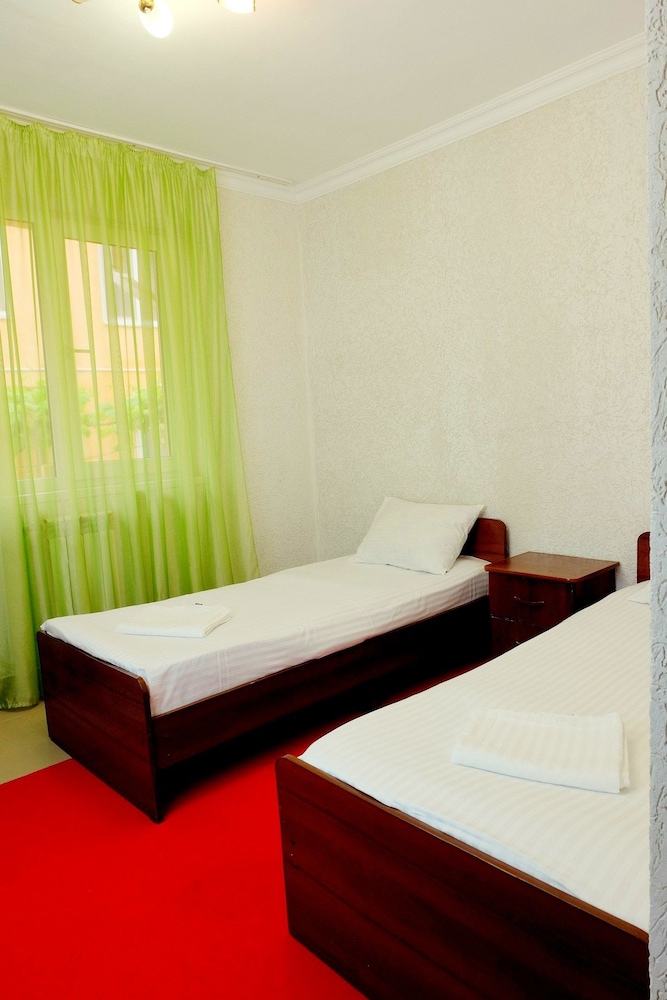 Standard Double or Twin Room, Multiple Beds photo 2