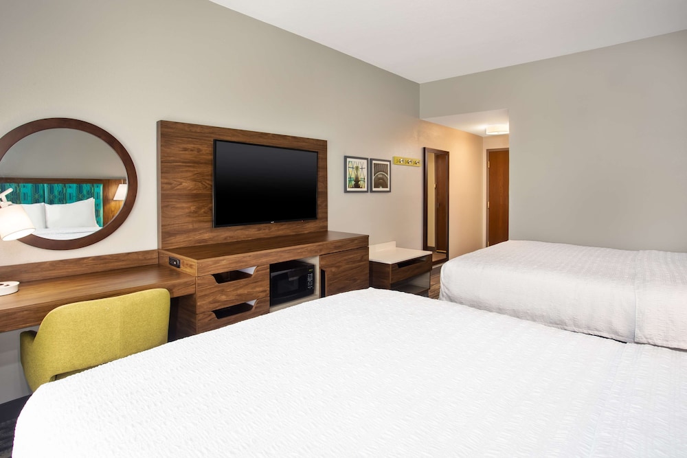 Room, 2 Queen Beds - Photo 1
