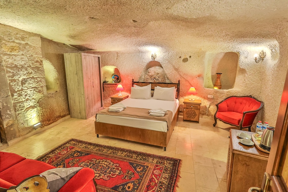 Superior Cave Room photo 3