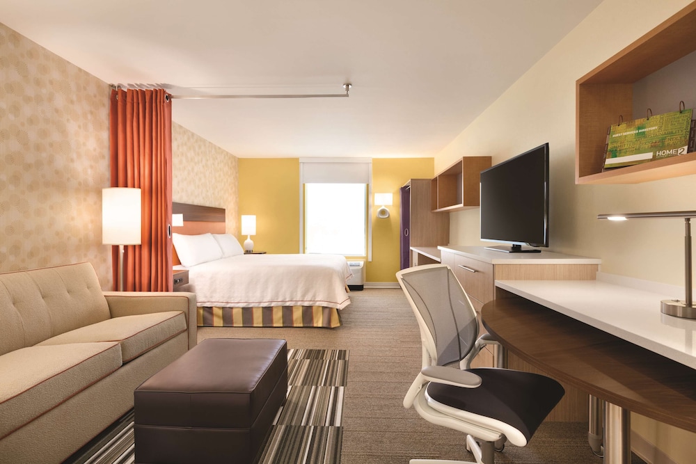 Studio Suite, 1 King Bed, Non Smoking photo 2