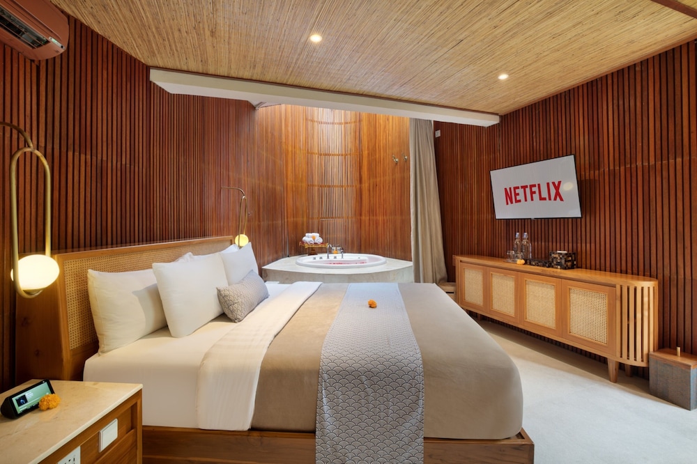 Suite Room With Jacuzzi photo 3