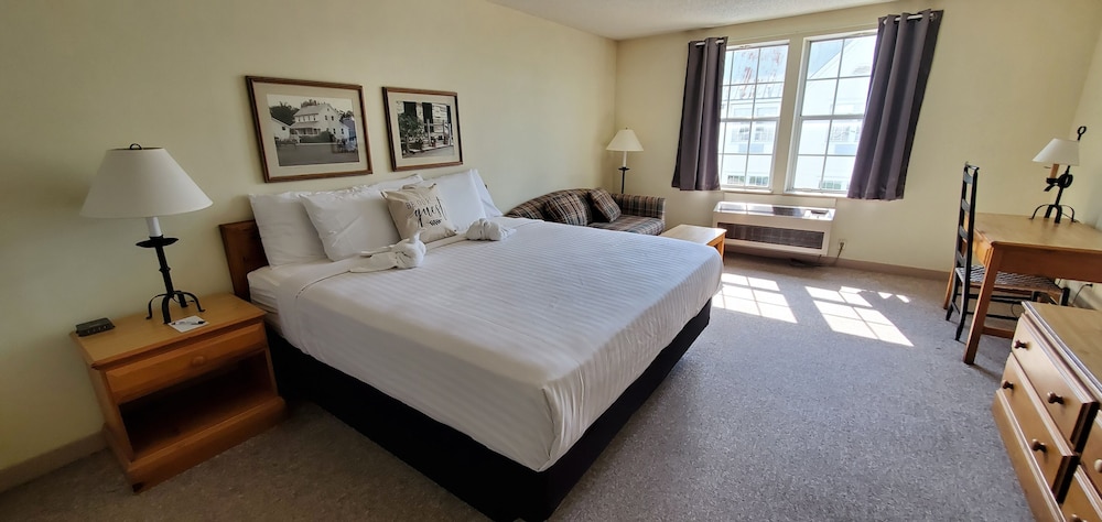 Classic Double Room, 1 King Bed, Jetted Tub photo 1