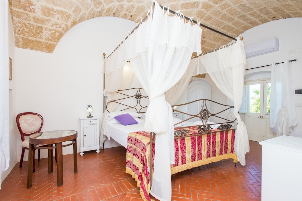 Romantic Suite, Courtyard View photo 3