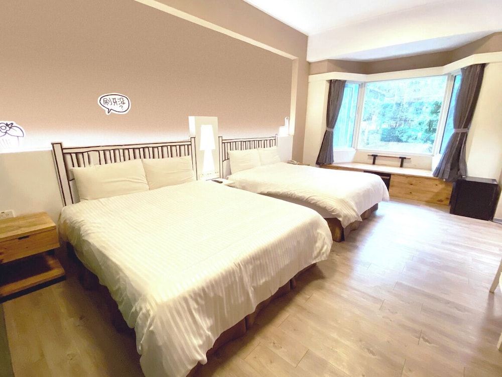 Comfort Double Room (Room Selected at check-in, 3rd people using existing bedding) photo 2