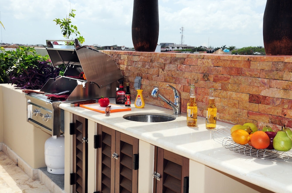 Deluxe Penthouse, 2 Bedrooms, Partial Ocean View - Photo 6