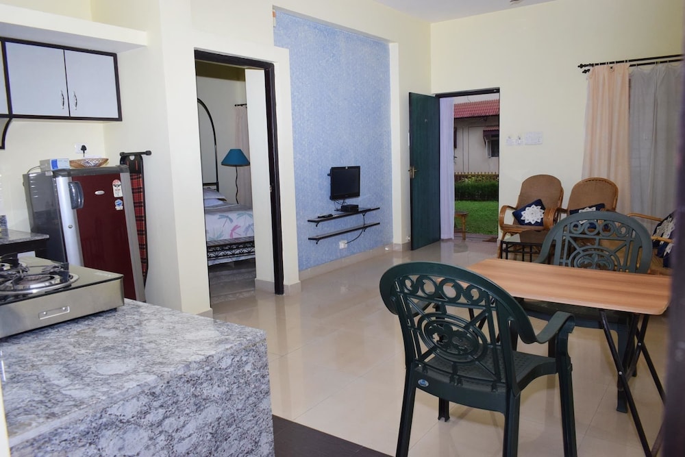 Premier Apartment, 1 Double Bed, Smoking, Garden View photo 2