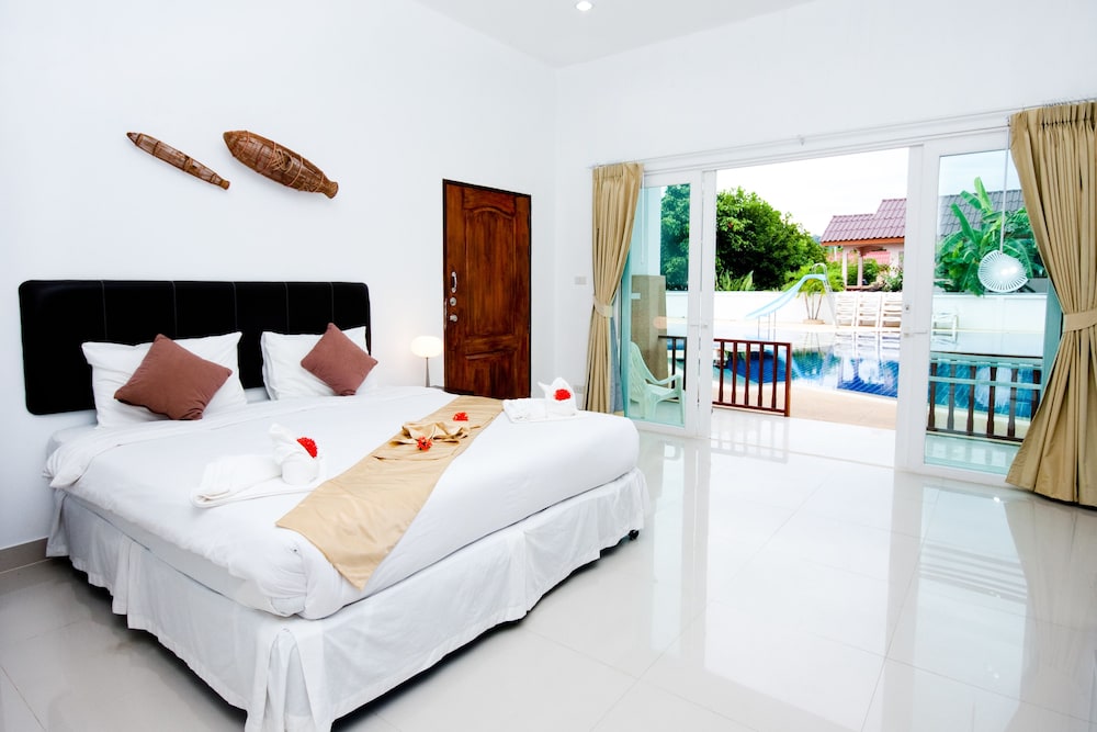 Premium Apartment, 1 King Bed, Pool View, Poolside photo 1