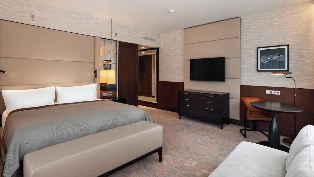 Premium Room, 2 Bedrooms (1 King, 2 Twin)