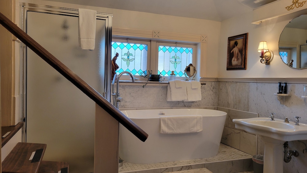 Suite, Private Bathroom (Guest Suite) photo 2