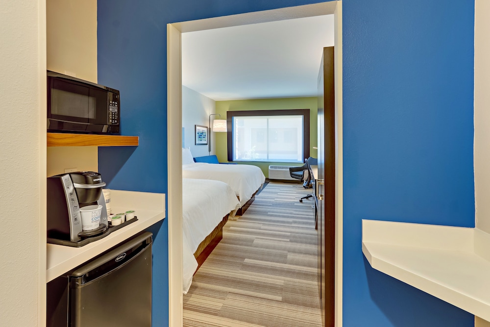 Suite, 2 Queen Beds, Accessible Bathtub (Mobility) - Photo 8