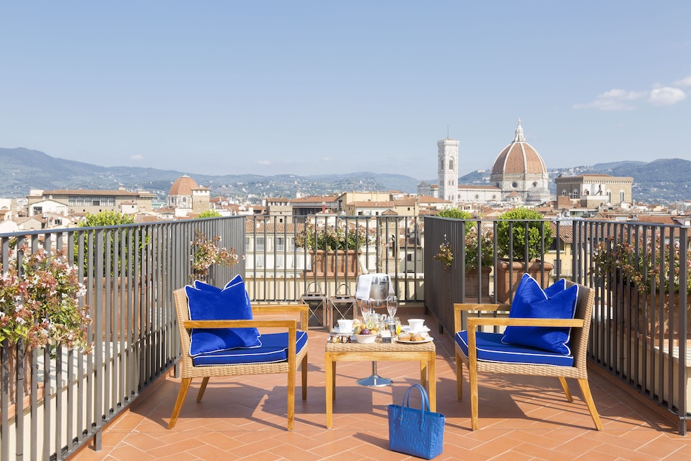Two Bedroom Suite with Terrace (Non Smoking) thumbnail 5
