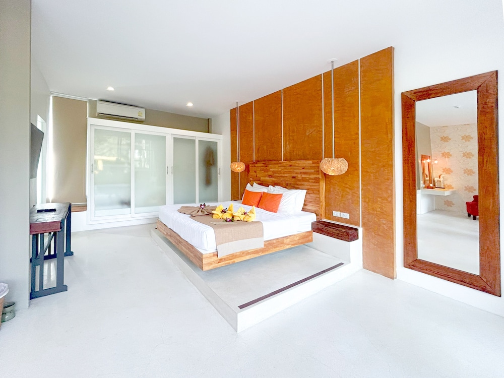 Pool View Suite photo 3