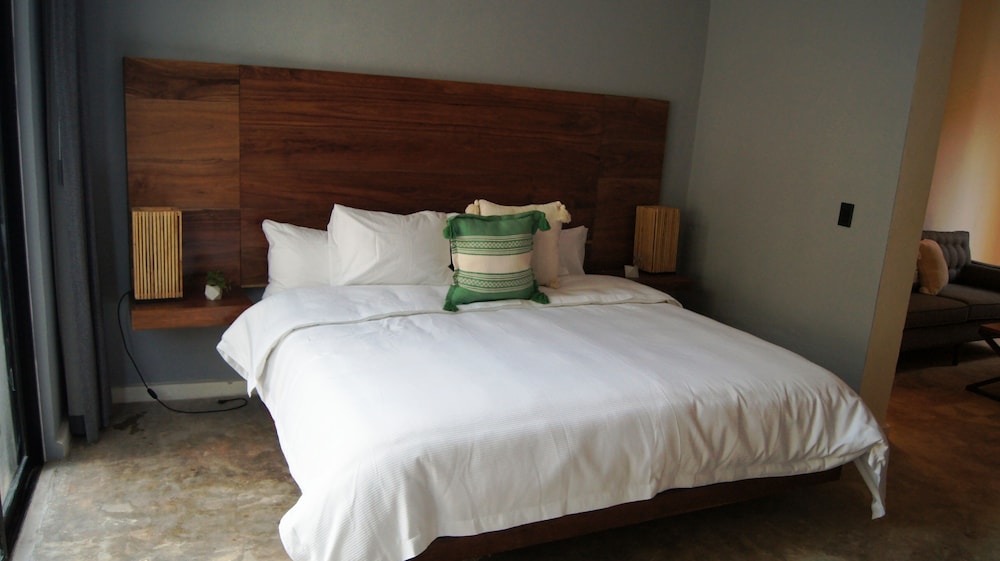 Standard Room, 1 King Bed - Photo 2