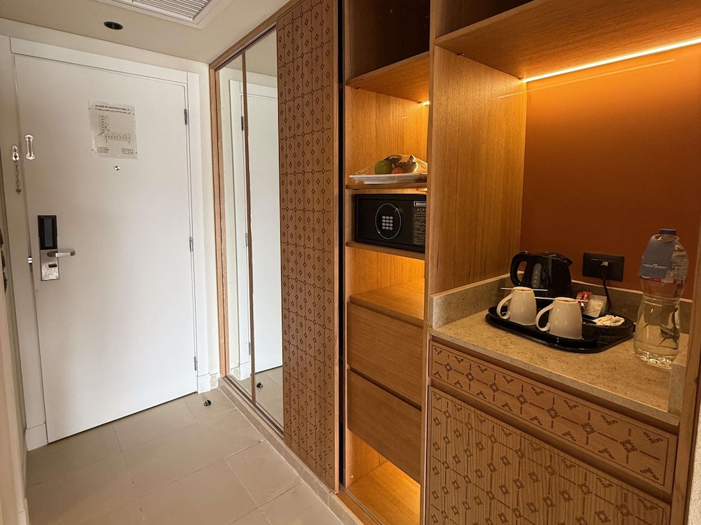 Superior Room, 1 King Bed, Sea View (Beach side) - Photo 2