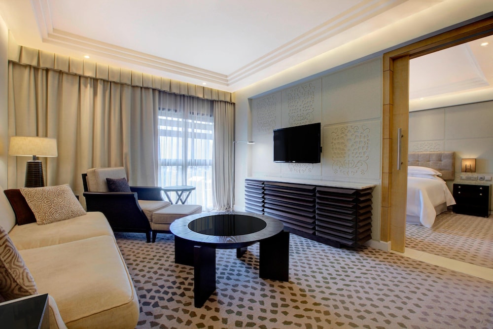 Junior Suite, 1 King Bed - Photo 1