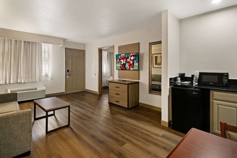Suite, 1 King Bed with Sofa bed, Non Smoking (2 Room) - Photo 3