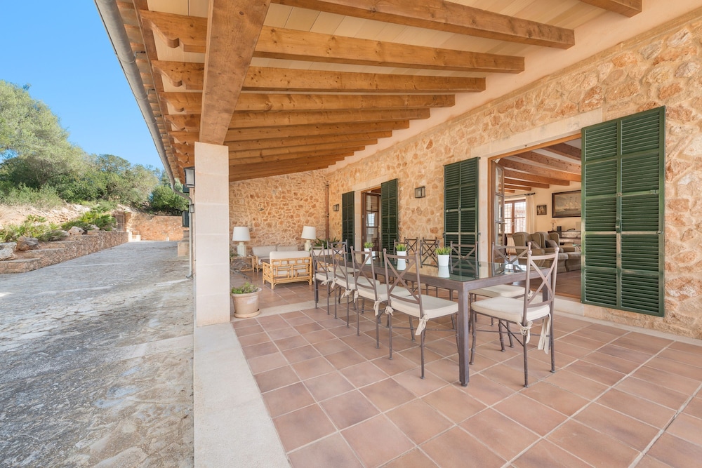Villa photo 2