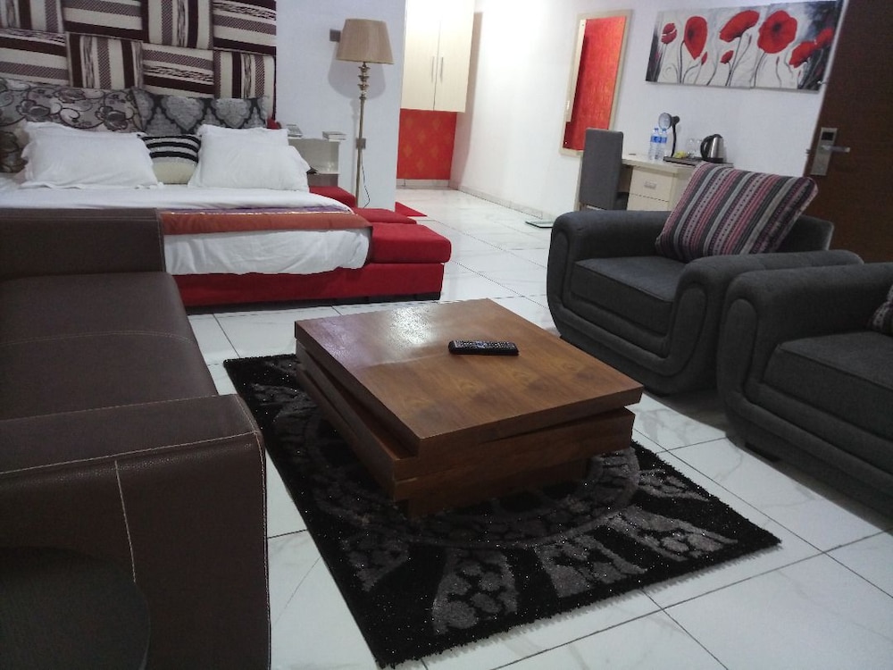 Suite, 1 Queen Bed (Diplomatic) photo 2