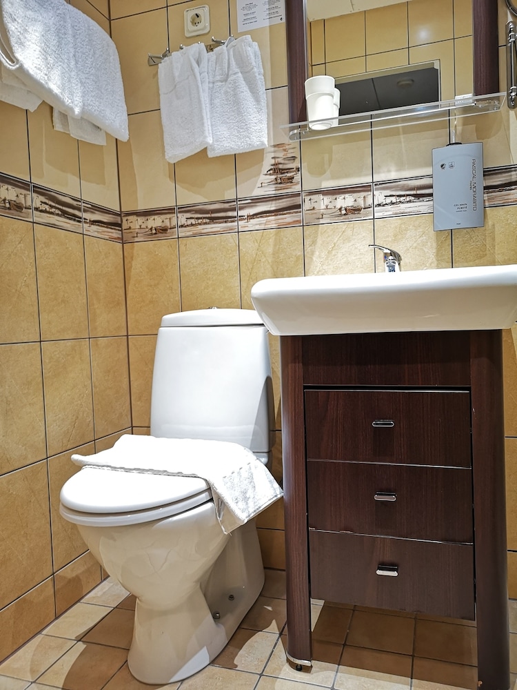 Standard Room, 2 Twin Beds, Non Smoking - Photo 6