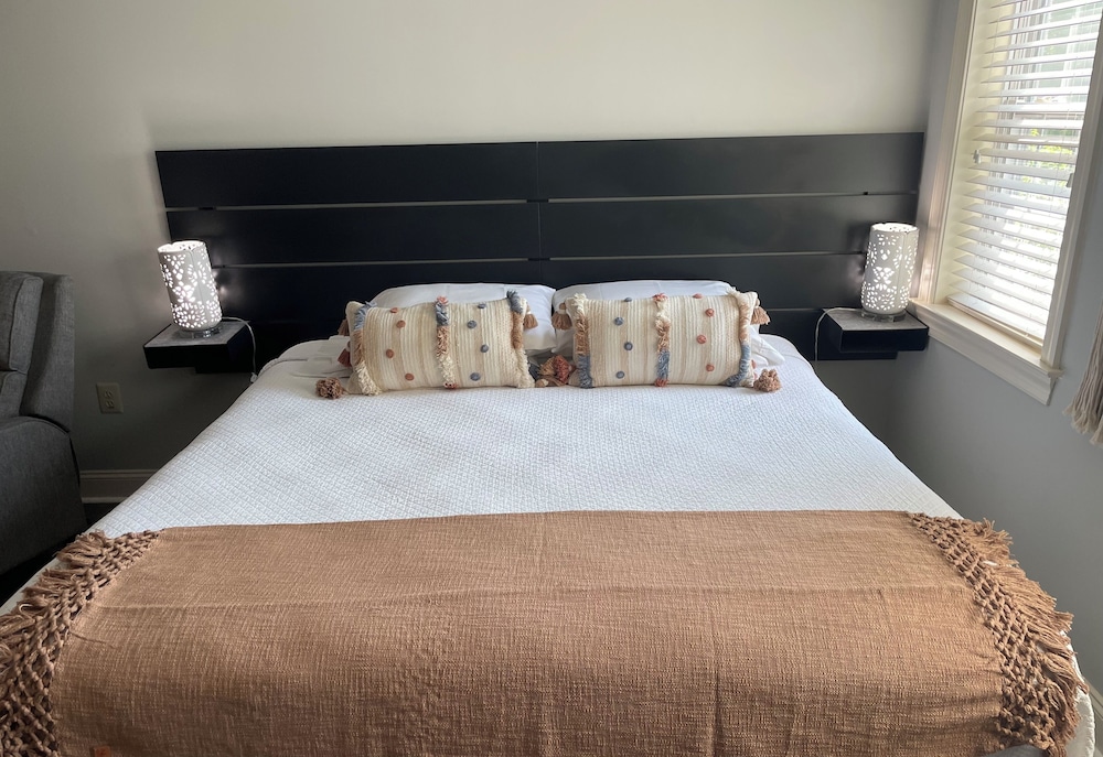 Room, Private Bathroom (Doylestown Suite)
