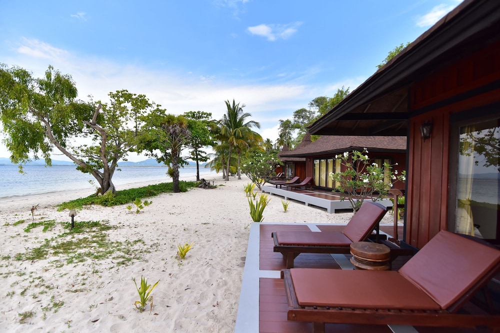 Deluxe Beachfront Villa Double