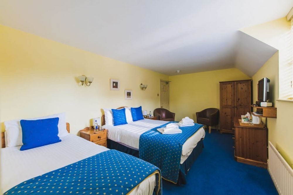 Classic Twin Room (Family Room)
