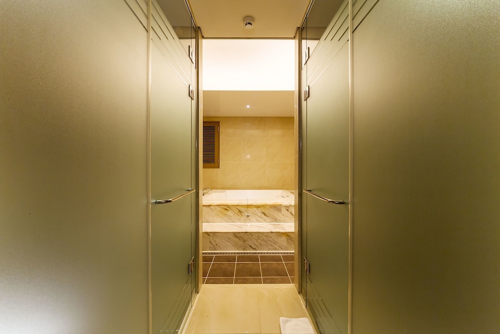 Royal Suite - Photo 18