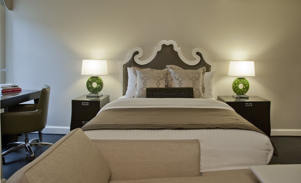 Junior Suite, 1 King Bed - Photo 1